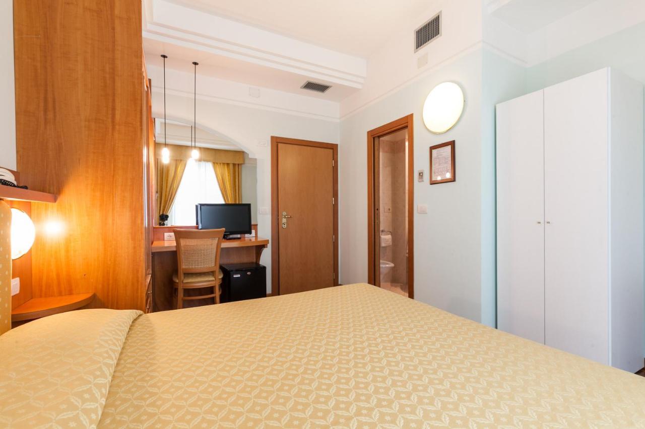 Hotel Astor Rimini Eksteriør bilde