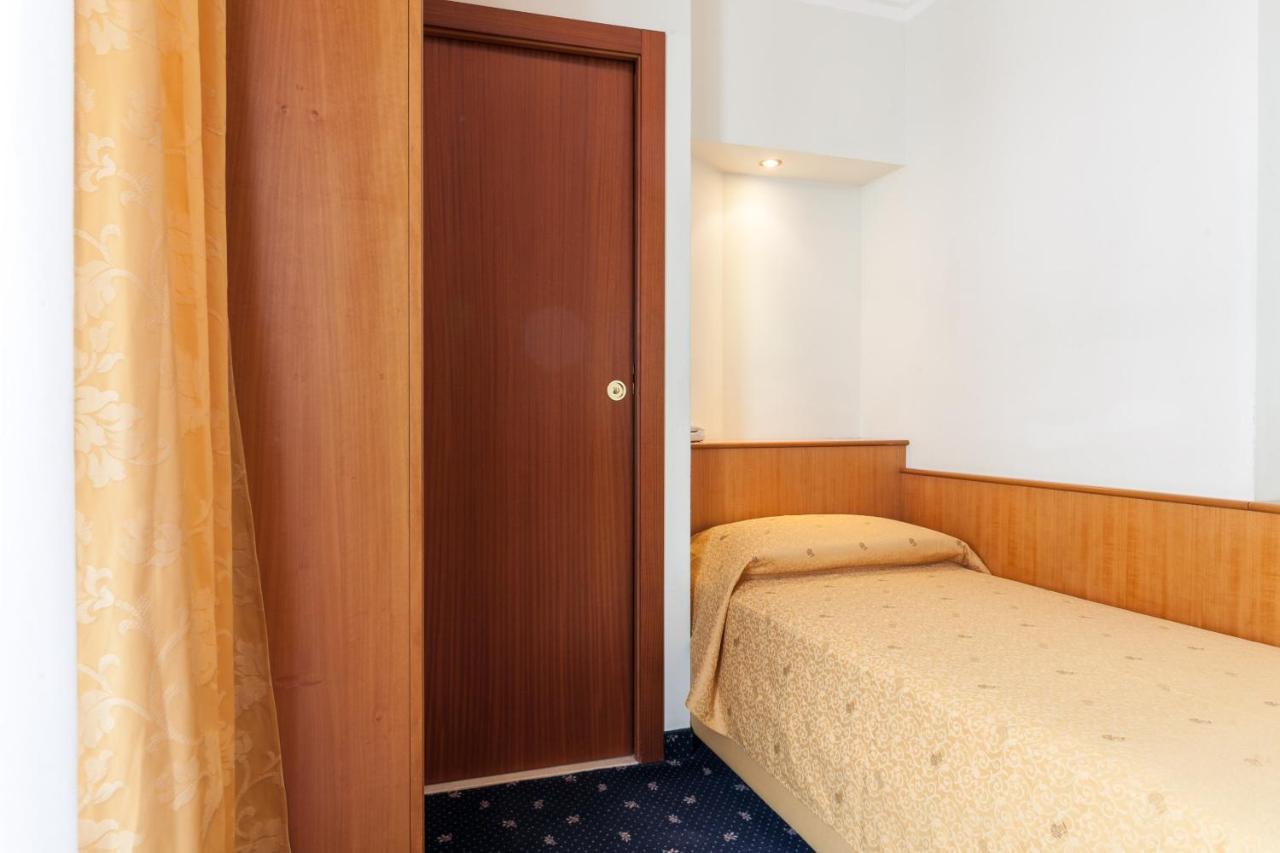 Hotel Astor Rimini Eksteriør bilde